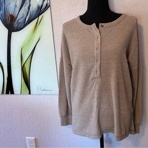 Women’s shirt size medium